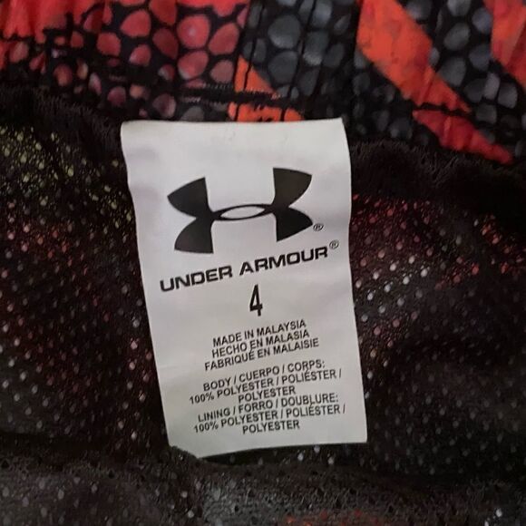 NEW Under Armour Boys Volley Swim Trunks in Atomic Wave Pattern Red Black Size 4 - Picture 5 of 6